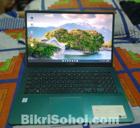 Asus Vivobook i3 8 gen laptop